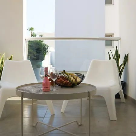 Apartment Phaedrus Living Centre Luxury Flat Anemone 103
